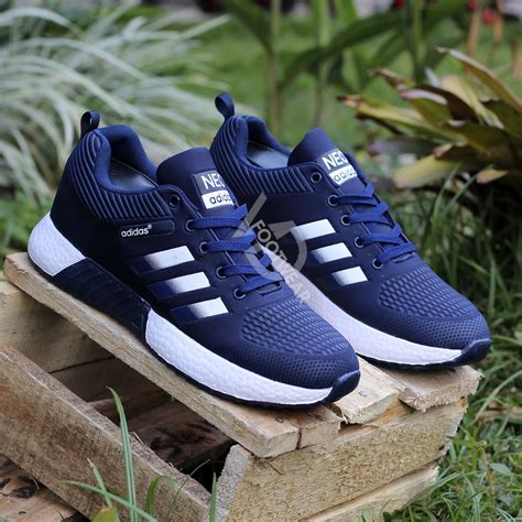 sepatu sneakers pria adidas